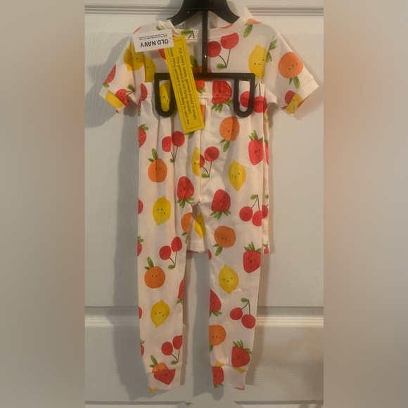 Old‎ Navy toddler pjs! NWT! - Picture 2 of 2